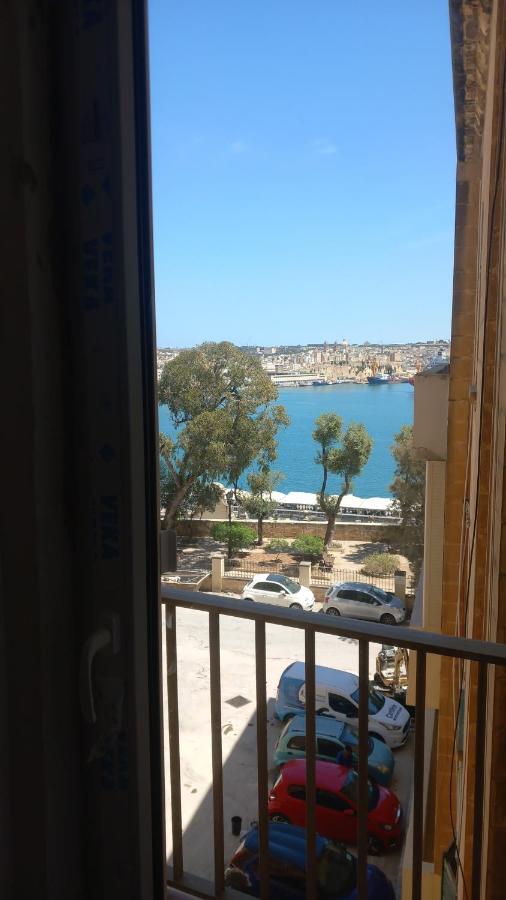 Вілла Door Nine -Townhouse With Harbour Views Флоріана Екстер'єр фото