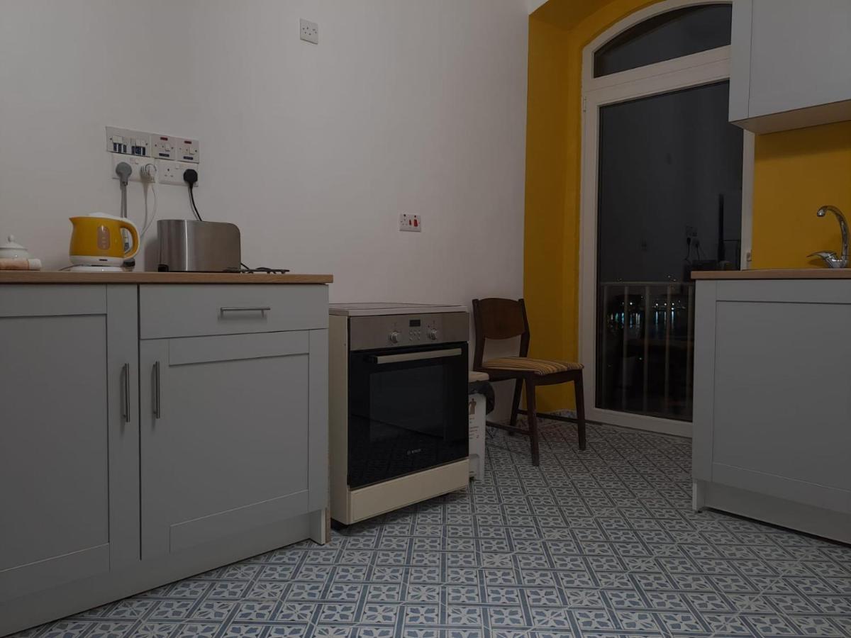 Вілла Door Nine -Townhouse With Harbour Views Флоріана Екстер'єр фото
